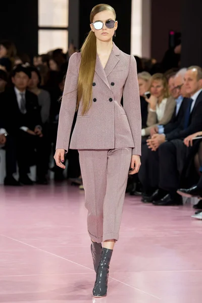 Look 25